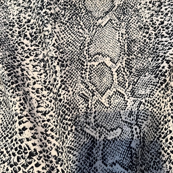 Snake print mini dress - Picture 2 of 4